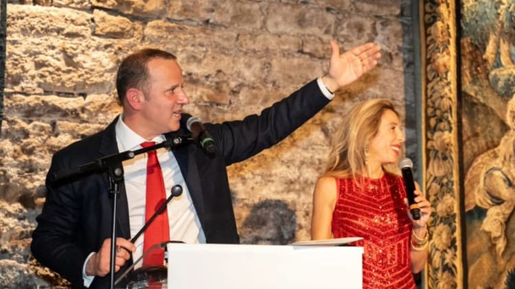 Cyrille Jomand, iDEalwine founder and auctioneer at the charity auction