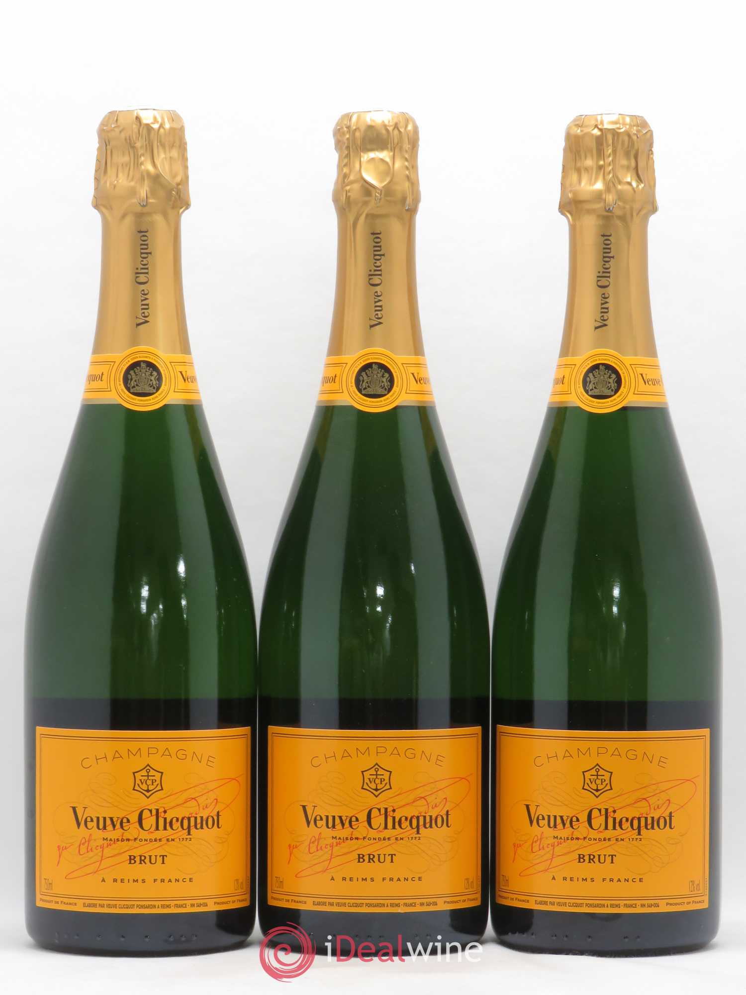 Brut Réserve Veuve Clicquot Ponsardin - Lot of 3 bottles - 0